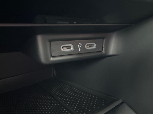 Volkswagen / T-Roc / / / / TRAVEL ASSIT+ACC+SHZ+PDC+KAMERA