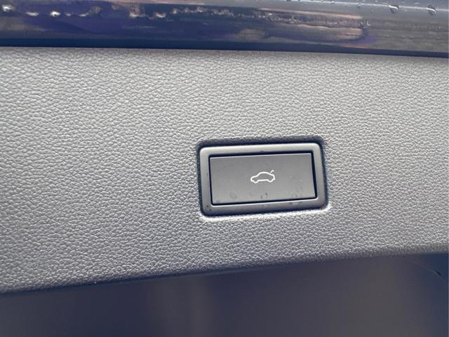 Volkswagen / T-Roc / / / / TRAVEL ASSIT+ACC+SHZ+PDC+KAMERA