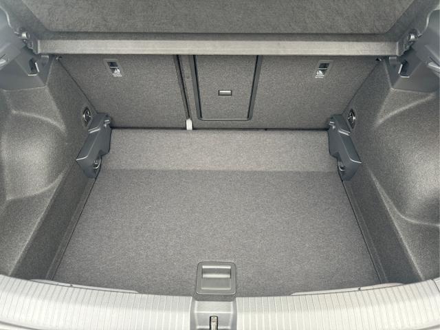 Volkswagen / T-Roc / / / / TRAVEL ASSIT+ACC+SHZ+PDC+KAMERA