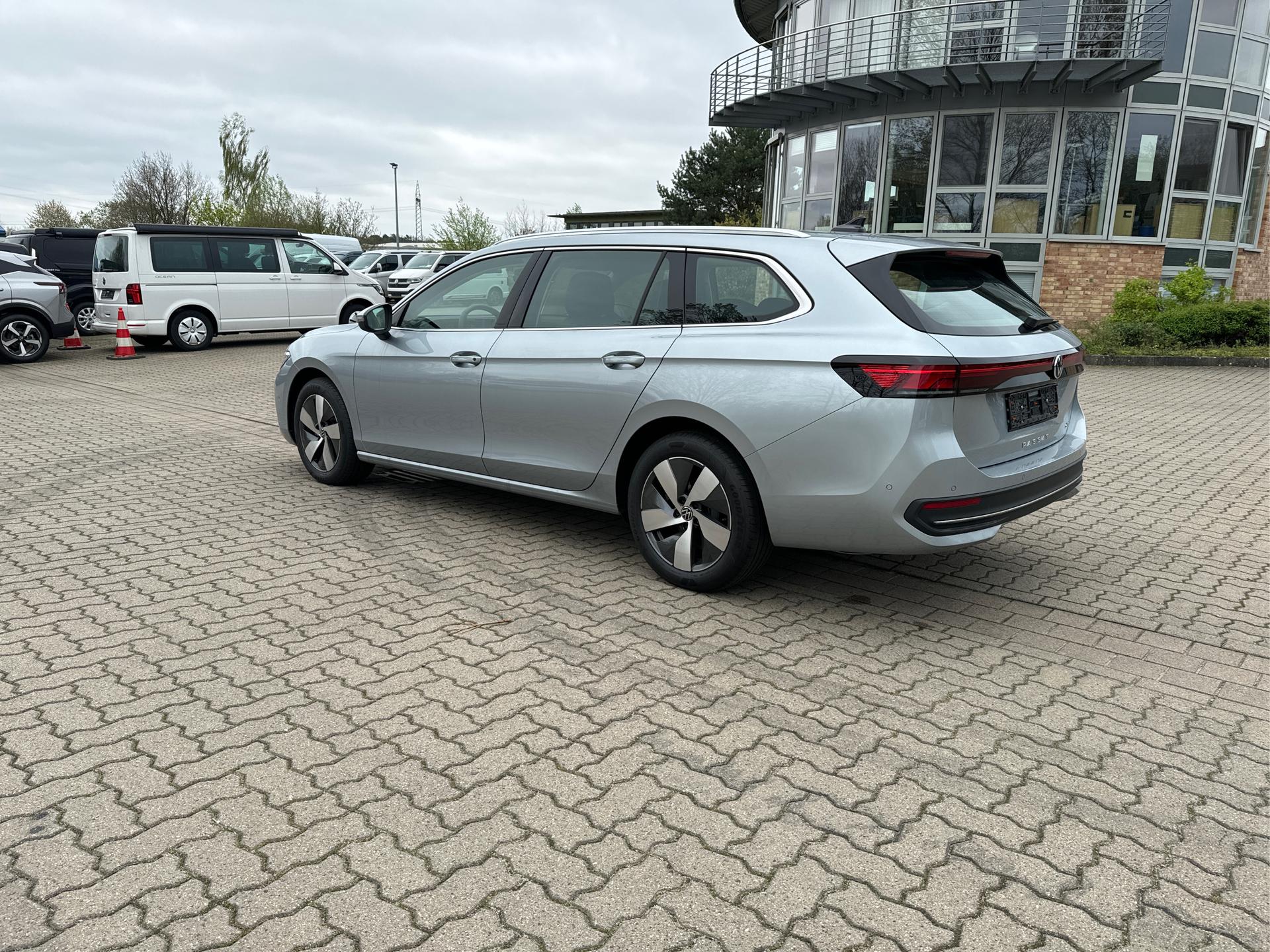Volkswagen / Passat Variant / Silber /  /  / ***NEUES MODELL 2024***