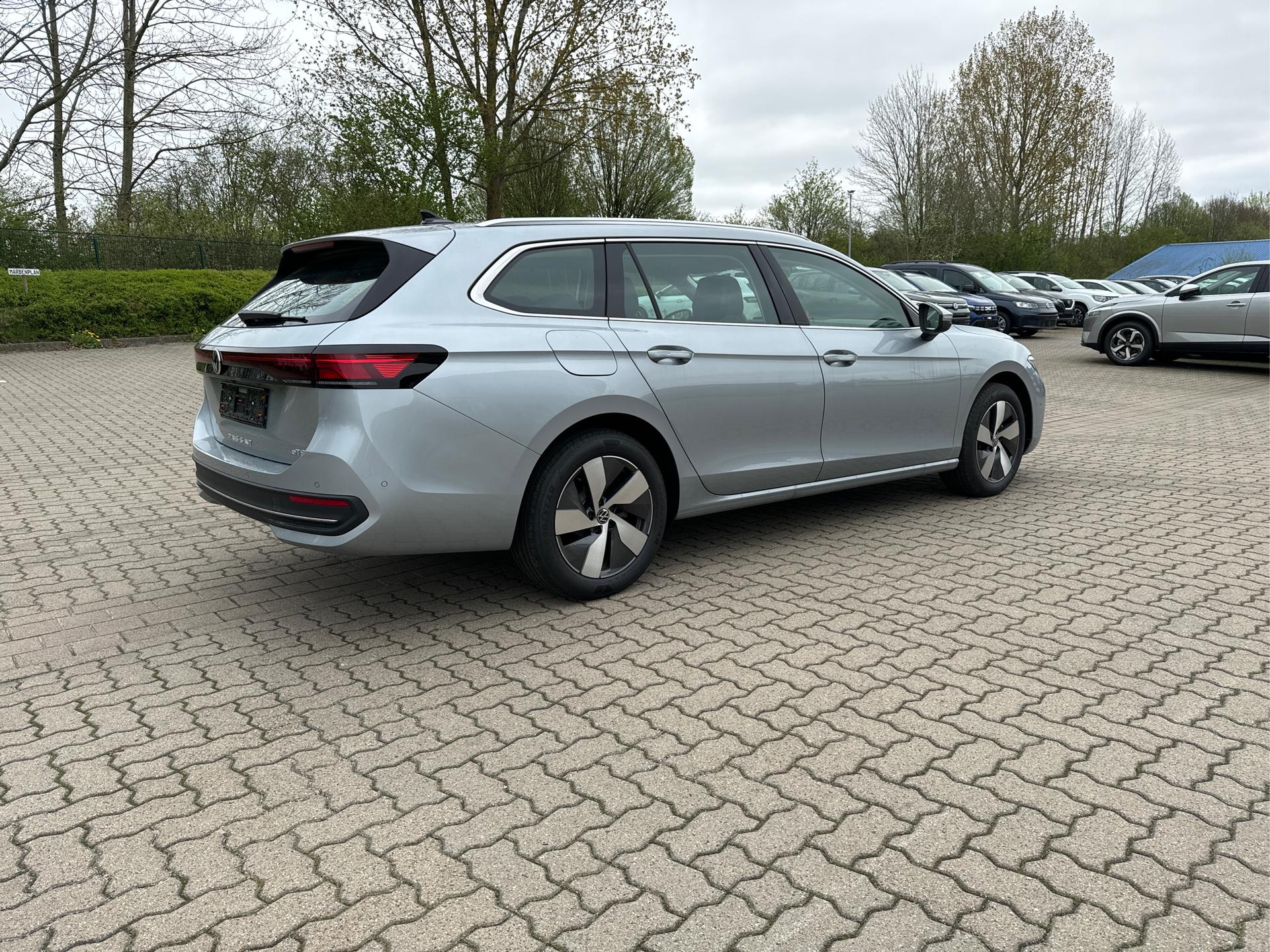 Volkswagen / Passat Variant / Silber /  /  / ***NEUES MODELL 2024***