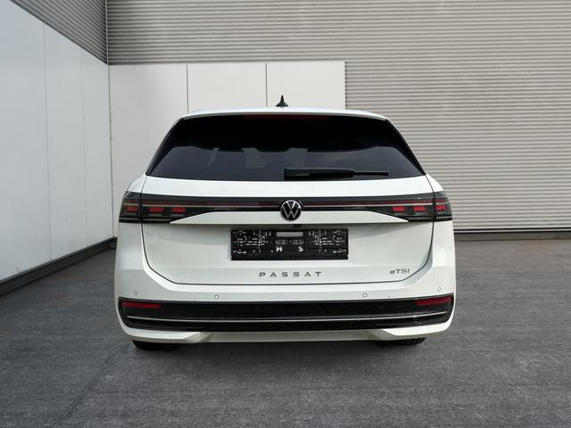 Volkswagen / Passat Variant / Weiß / / / ***NEUES MODELL 2024***