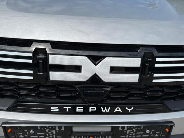 Dacia / Sandero Stepway / Grau / / / +KEYLESS+NAVI+SHZ