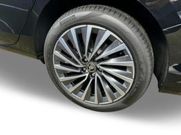 Skoda Superb Combi L&K Laurin & Klement DSG+4WD+ NAVI+CANTON+MATRIX 