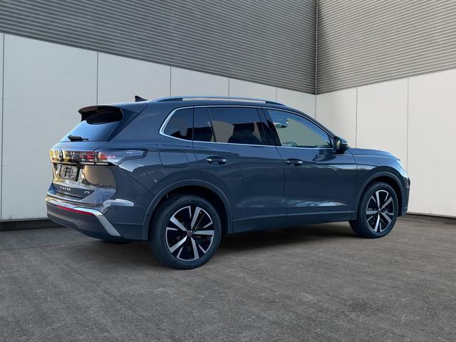 Volkswagen / Tiguan / Grau / / / IQ.Light+MATRIX+360°+HUD+MASSAGE+NAVI