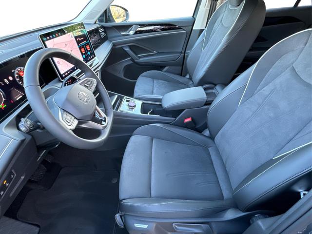 Volkswagen / Tiguan / Grau / / / IQ.Light+MATRIX+360°+HUD+MASSAGE+NAVI