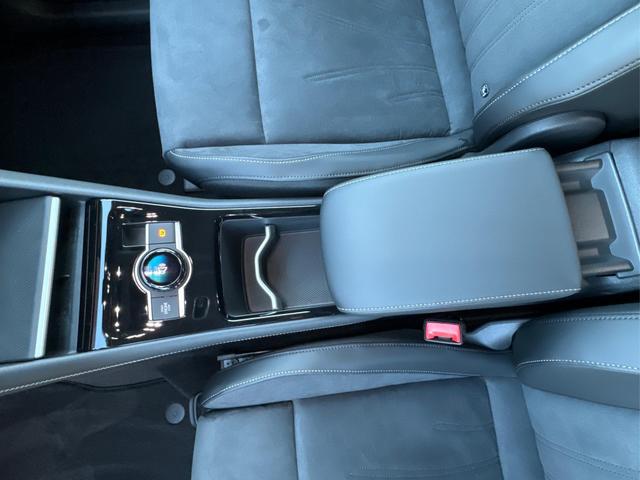 Volkswagen / Tiguan / Grau / / / IQ.Light+MATRIX+360°+HUD+MASSAGE+NAVI