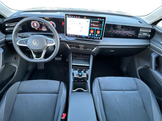 Volkswagen / Tiguan / Grau / / / IQ.Light+MATRIX+360°+HUD+MASSAGE+NAVI