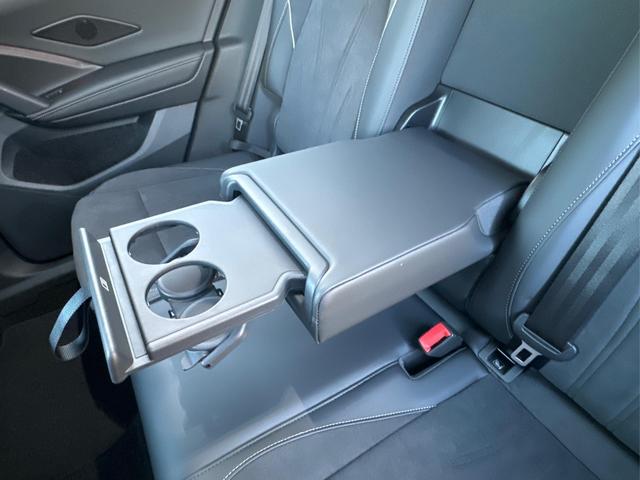 Volkswagen / Tiguan / Grau / / / IQ.Light+MATRIX+360°+HUD+MASSAGE+NAVI