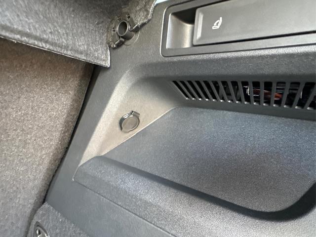 Volkswagen / Tiguan / Grau / / / IQ.Light+MATRIX+360°+HUD+MASSAGE+NAVI