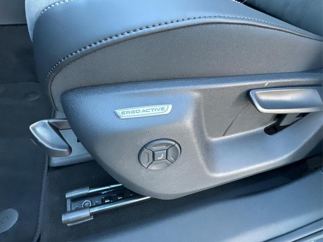 Volkswagen / Tiguan / Grau / / / IQ.Light+MATRIX+360°+HUD+MASSAGE+NAVI