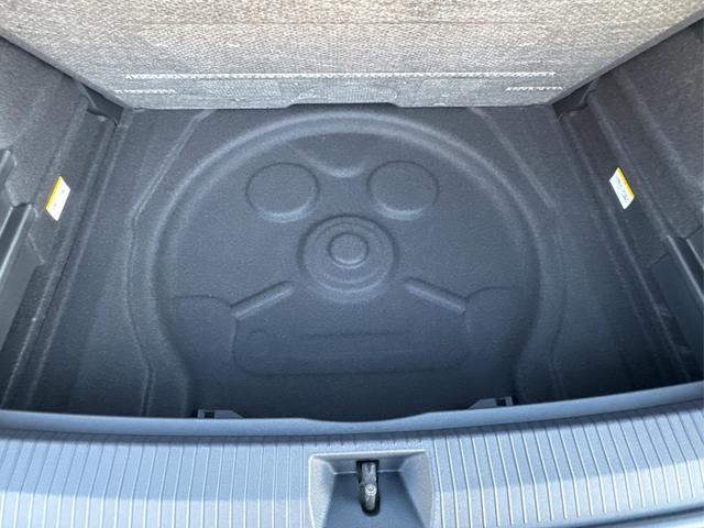 Volkswagen / Tiguan / Grau / / / IQ.Light+MATRIX+360°+HUD+MASSAGE+NAVI