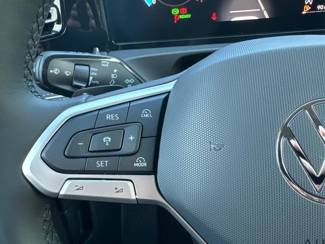 Volkswagen / Tiguan / Grau / / / IQ.Light+MATRIX+360°+HUD+MASSAGE+NAVI