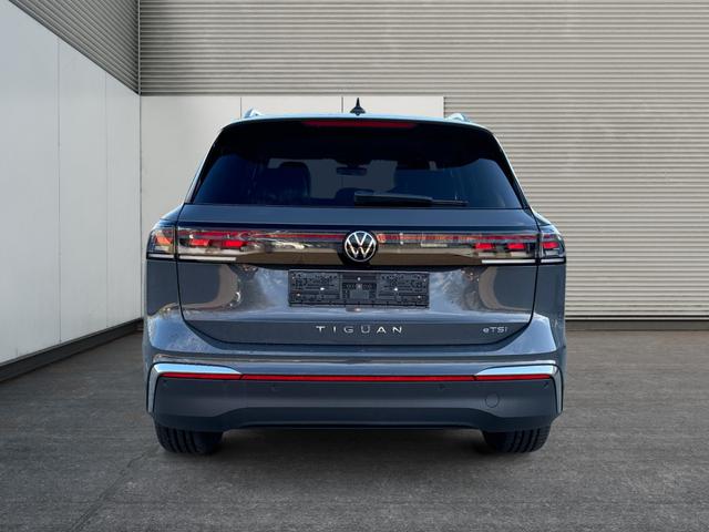 Volkswagen / Tiguan / Grau / / / IQ.Light+MATRIX+360°+HUD+MASSAGE+NAVI