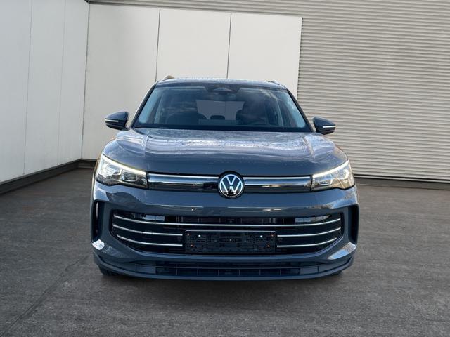 Volkswagen / Tiguan / Grau / / / IQ.Light+MATRIX+360°+HUD+MASSAGE+NAVI