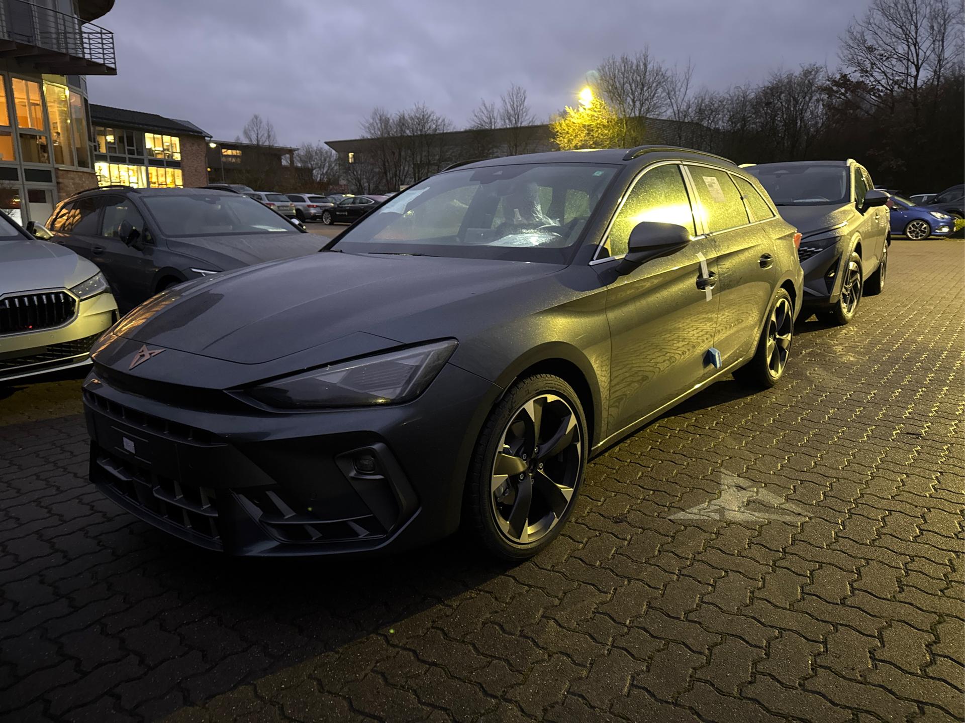 Cupra / Leon Sportstourer / Grau /  /  / ST KAMERA+EL. HECKKL.+VOLL-LED+ACC+SHZ+PDC