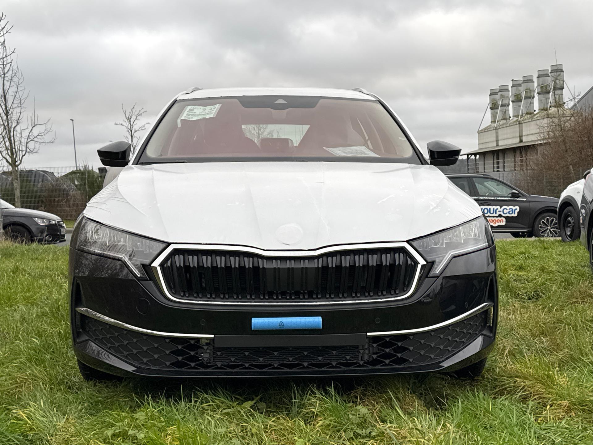 Skoda / Octavia Combi / Schwarz /  /  / FACELIFT+KAMERA+ACC+EL. HECKKL+LED+SHZ