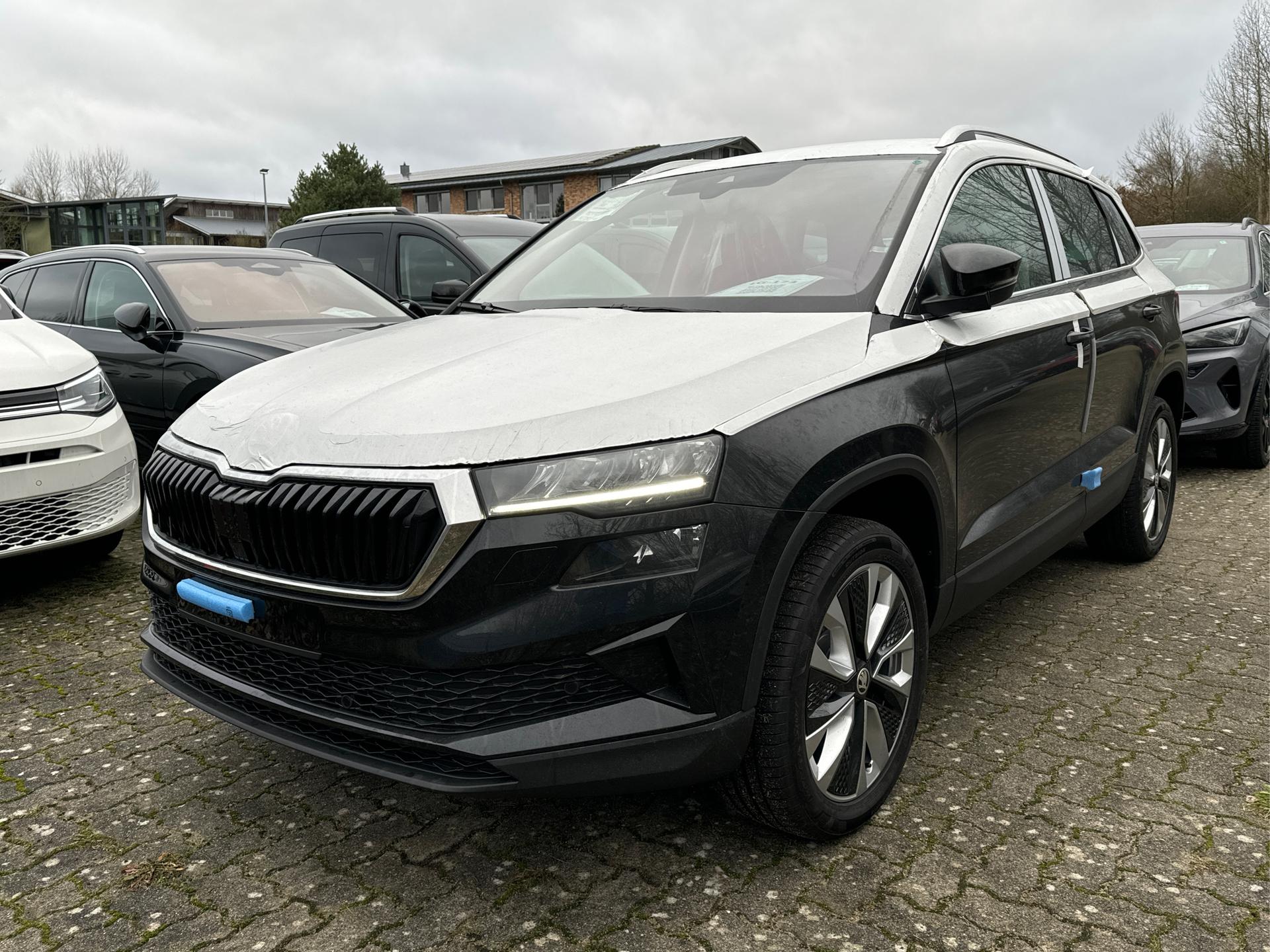 Skoda / Karoq / Schwarz /  /  / SHZ+ACC+KESSY+PDC+VICO+NAVI+18'' ALU