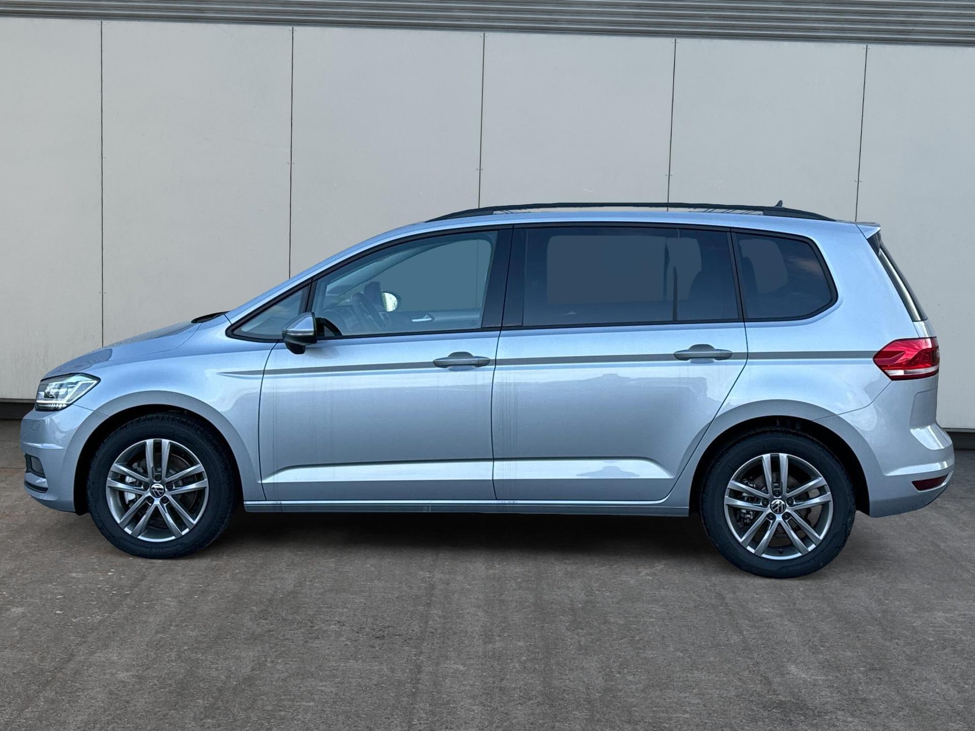 Volkswagen / Touran /  /  /  / 1.5 TSI DSG / 7 Sitze+NAVI+IQ.LIGHT