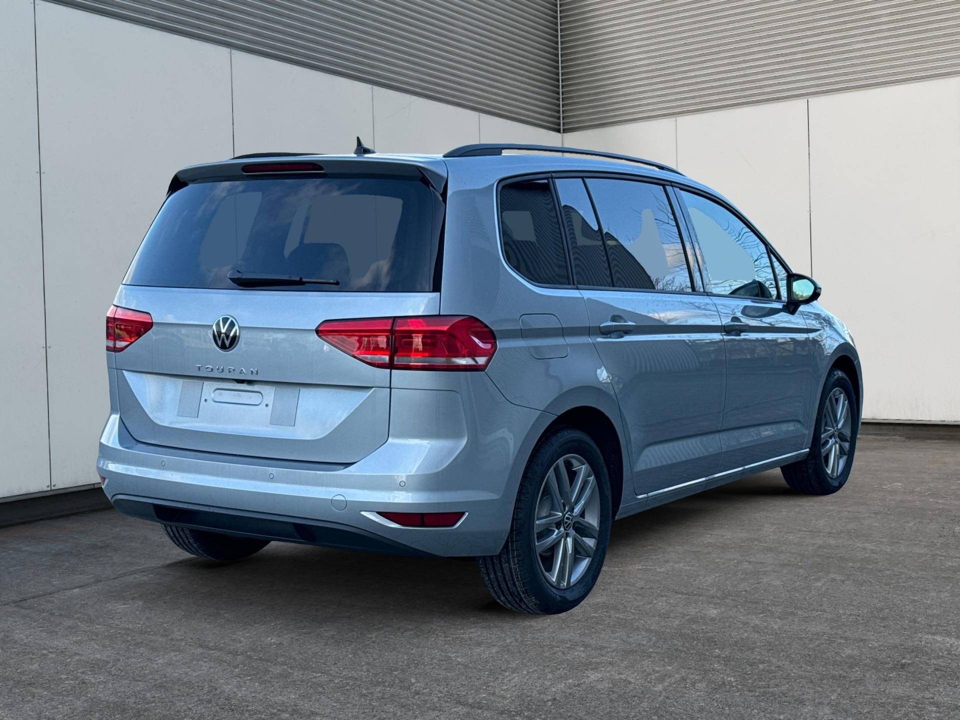 Volkswagen / Touran /  /  /  / 1.5 TSI DSG / 7 Sitze+NAVI+IQ.LIGHT