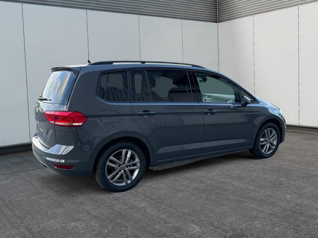 Volkswagen / Touran / / / / 1.5 TSI DSG / 7 Sitze+NAVI+IQ.LIGHT