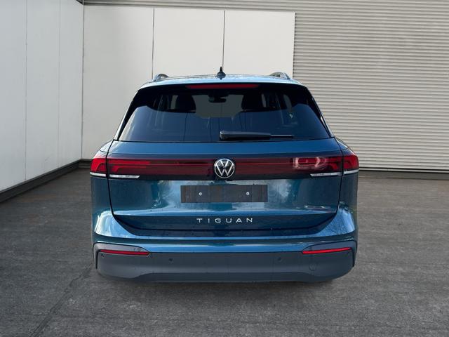 Volkswagen / Tiguan / Blau / / / DSG+NAVI+KAMERA+ACC+SHZ+LED+18'' ALU