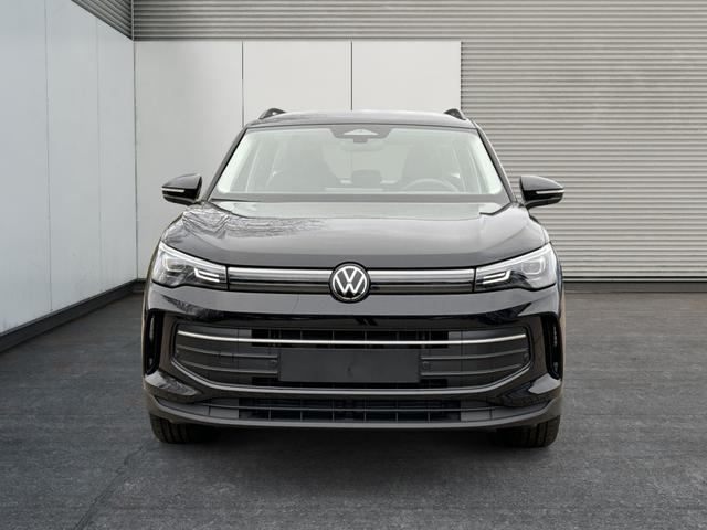 Volkswagen / Tiguan / Schwarz / / / DSG+NAVI+KAMERA+ACC+SHZ+LED+18'' ALU