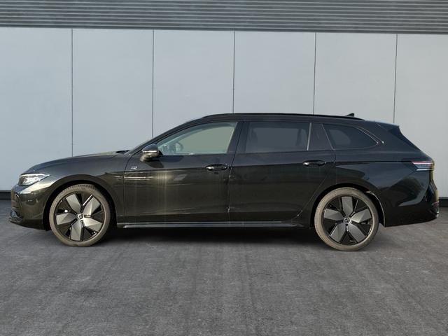 Passat Variant - R-Line 4WD+AHK+PANO+HARMAN+19"+BLACK STYLE