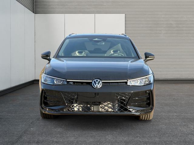 Volkswagen / Passat Variant / Schwarz / / / 4WD+AHK+PANO+HARMAN+19+BLACK STYLE