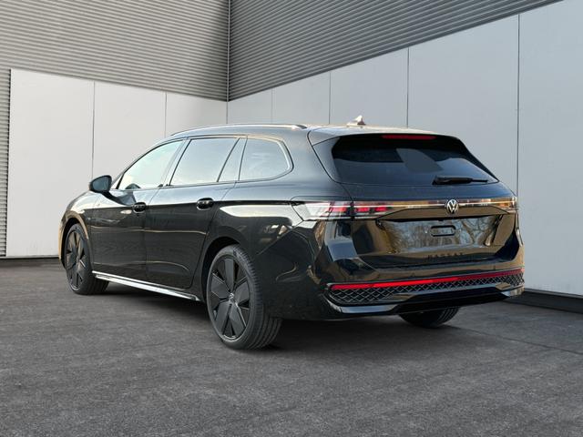 Volkswagen / Passat Variant / Schwarz / / / 4WD+AHK+PANO+HARMAN+19+BLACK STYLE