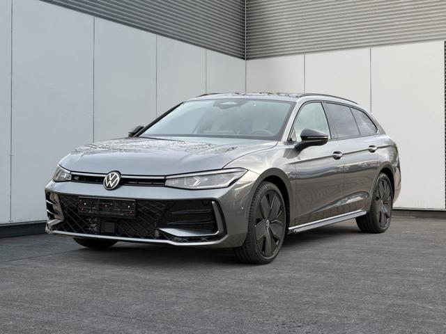 Passat Variant - R-Line 4WD+AHK+PANO+HARMAN+19"+BLACK STYLE