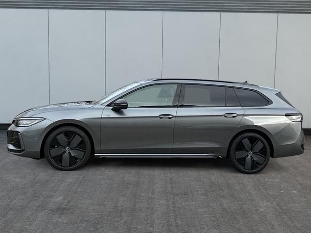 Volkswagen Passat Variant - R-Line 4WD+AHK+PANO+HARMAN+19"+BLACK STYLE