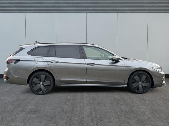 Volkswagen / Passat Variant / Grau / / / 4WD+AHK+PANO+HARMAN+19+BLACK STYLE