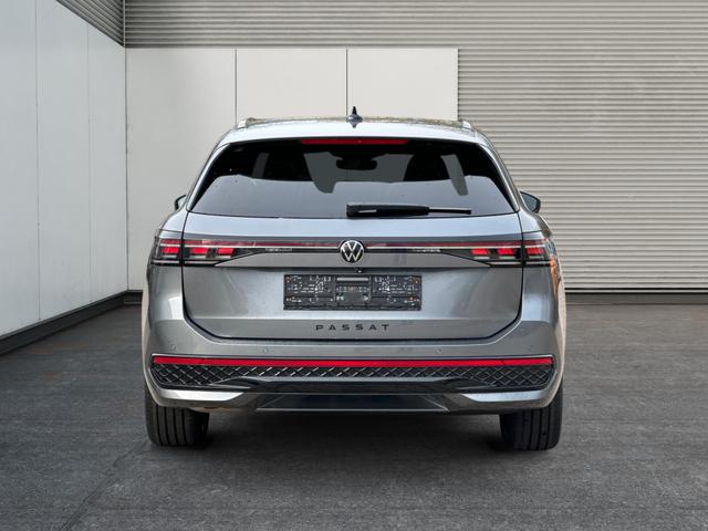 Volkswagen / Passat Variant / Grau / / / 4WD+AHK+PANO+HARMAN+19+BLACK STYLE