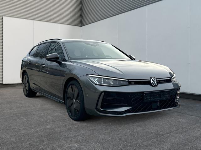 Volkswagen / Passat Variant / Grau / / / 4WD+AHK+PANO+HARMAN+19+BLACK STYLE