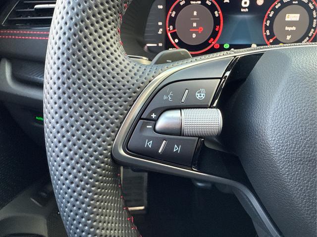 Skoda / Octavia Combi / Grau / / / PANO+NAVI+MATRIX+CANTON+19 LM+KAMERA