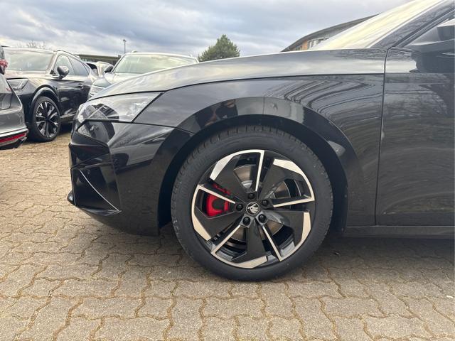 Skoda / Octavia Combi / Schwarz / / / NAVI+MATRIX-LED+EL. HECKKL.+ 18LM