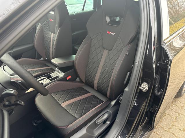 Skoda / Octavia Combi / Schwarz / / / NAVI+MATRIX-LED+EL. HECKKL.+ 18LM