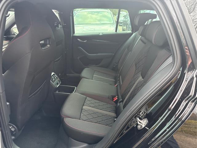 Skoda / Octavia Combi / Schwarz / / / NAVI+MATRIX-LED+EL. HECKKL.+ 18LM