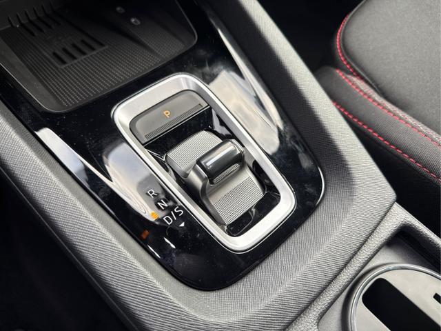 Skoda / Octavia Combi / Schwarz / / / NAVI+MATRIX-LED+EL. HECKKL.+ 18LM