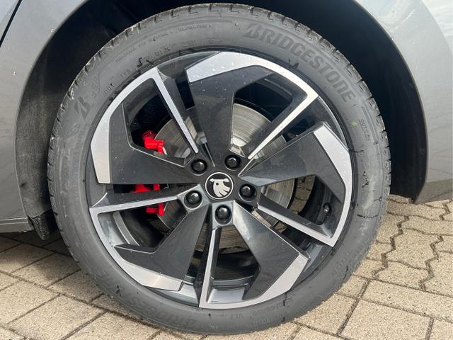 Skoda / Octavia Combi / Grau / / / NAVI+MATRIX-LED+EL. HECKKL.+ 18LM