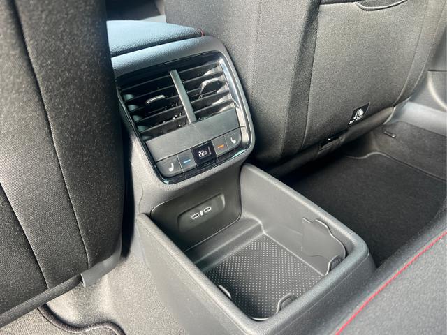 Skoda / Octavia Combi / Grau / / / NAVI+MATRIX-LED+EL. HECKKL.+ 18LM