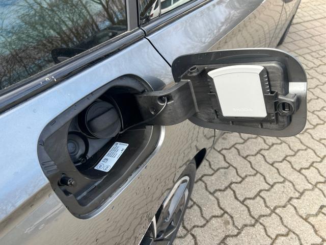 Skoda / Octavia Combi / Grau / / / NAVI+MATRIX-LED+EL. HECKKL.+ 18LM