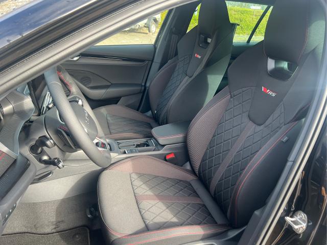Skoda / Octavia Combi / Schwarz / / / NAVI+MATRIX-LED+EL. HECKKL.+ 18LM