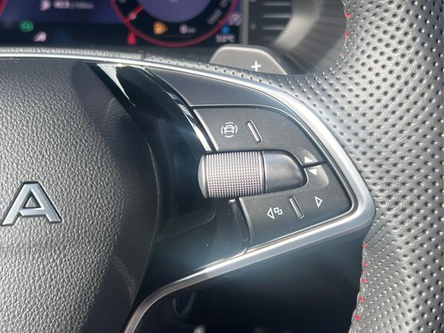 Skoda / Octavia Combi / Schwarz / / / NAVI+MATRIX-LED+EL. HECKKL.+ 18LM
