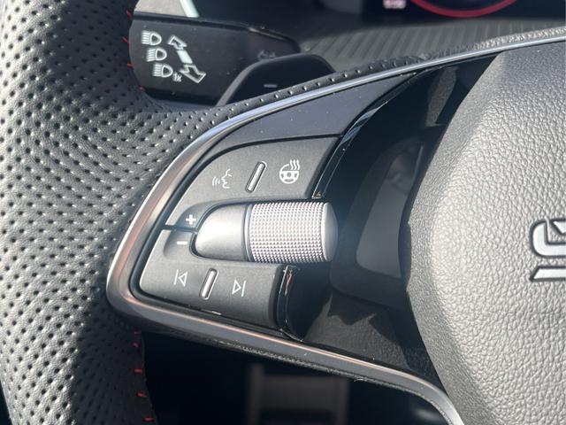 Skoda / Octavia Combi / Schwarz / / / NAVI+MATRIX-LED+EL. HECKKL.+ 18LM