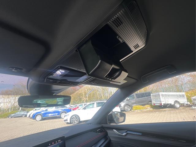 Skoda / Octavia Combi / Schwarz / / / NAVI+MATRIX-LED+EL. HECKKL.+ 18LM