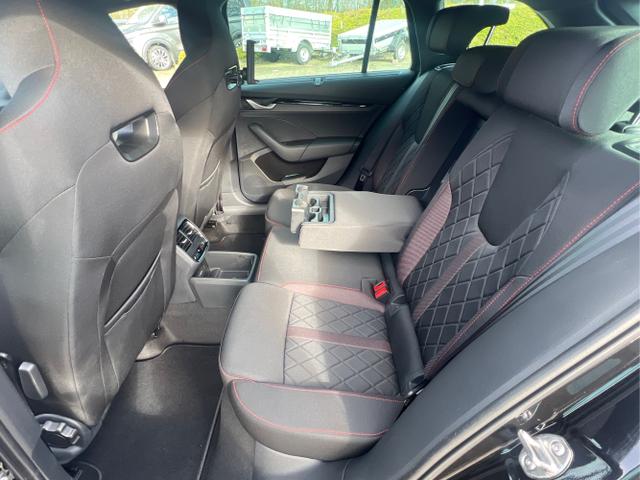 Skoda / Octavia Combi / Schwarz / / / NAVI+MATRIX-LED+EL. HECKKL.+ 18LM