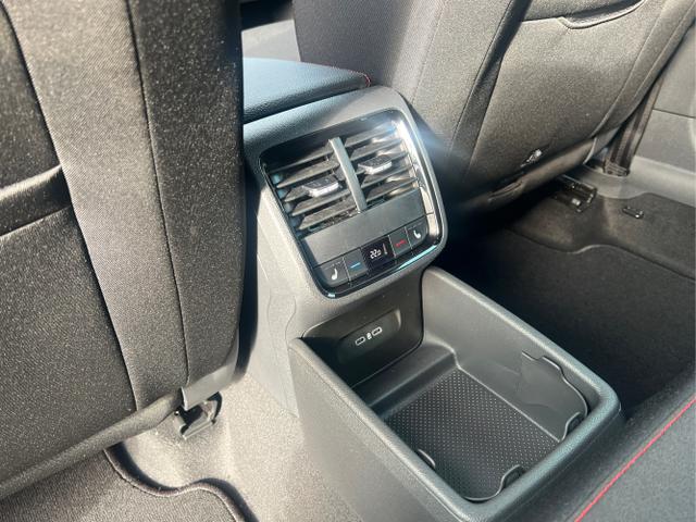 Skoda / Octavia Combi / Schwarz / / / NAVI+MATRIX-LED+EL. HECKKL.+ 18LM