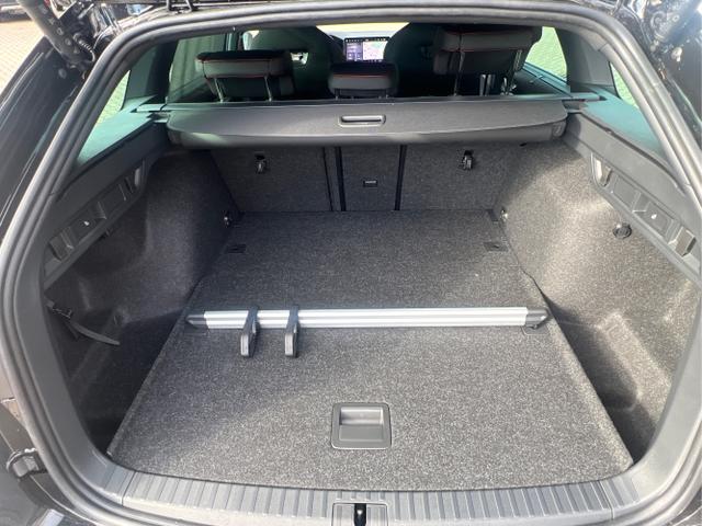 Skoda / Octavia Combi / Schwarz / / / NAVI+MATRIX-LED+EL. HECKKL.+ 18LM